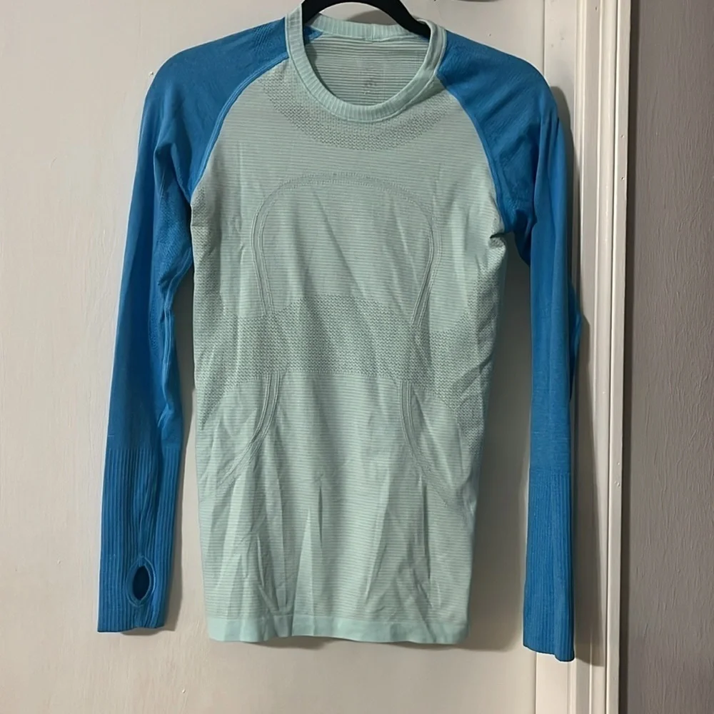 Lululemon Run Swiftly Tech Long Sleeve size 6 Aquamarine Beach Blanket Blue